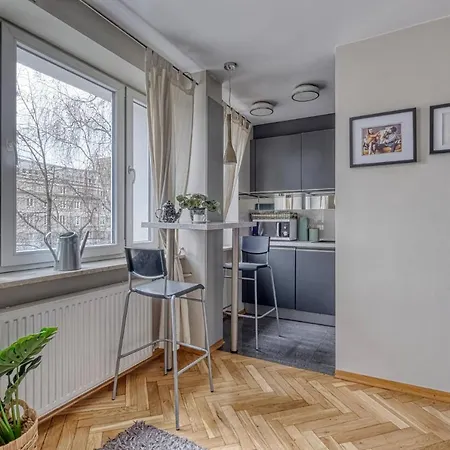 Apartment Plater *